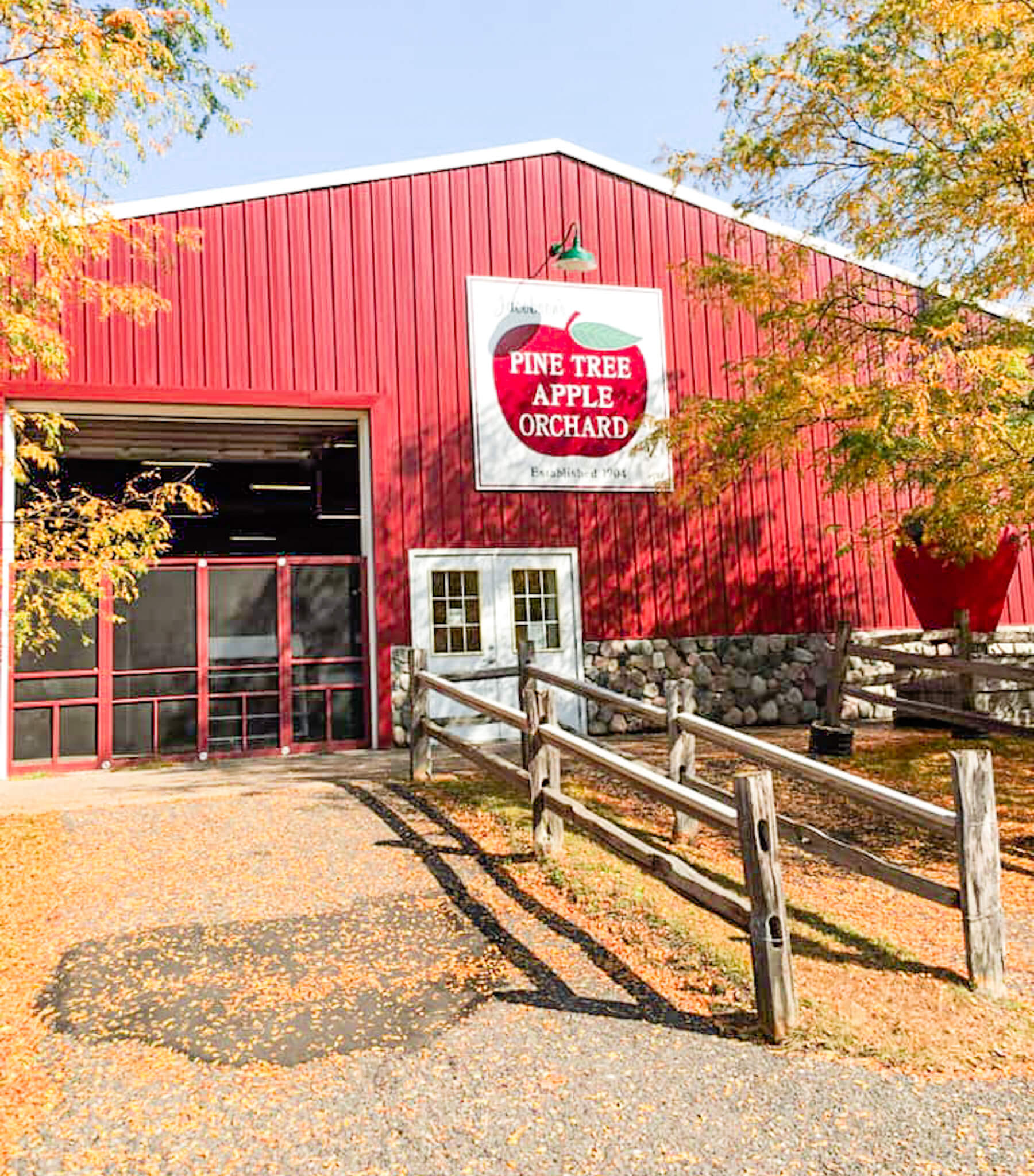 7 Minnesota Apple Orchards You Need to Visit This Year