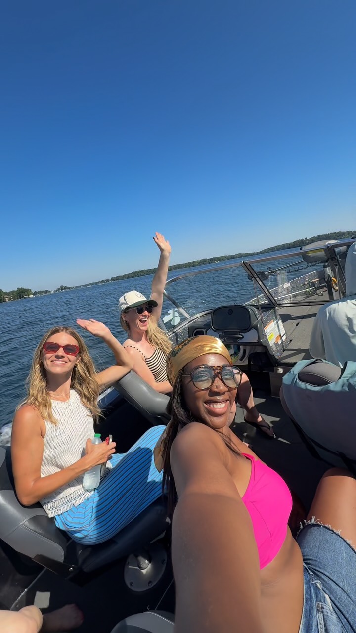 There’s something about Minnesota summers on the lake! 

And @discoverboating made getting out on the water so fun and easy for us! We spent the day fishing with a guide, docking at Maynard’s for lunch, wake surfing, and cruising around Lake Minnetonka window shopping the gorgeous mansions 😍

Whether you’re looking to rent, share, or own a boat, @discoverboating has resources to help you find an option! Link in bio for more info -

Now how would you spend the day on the lake??

#exploremn #seeyououtthere #lakeminnetonka #discoverboating #ad