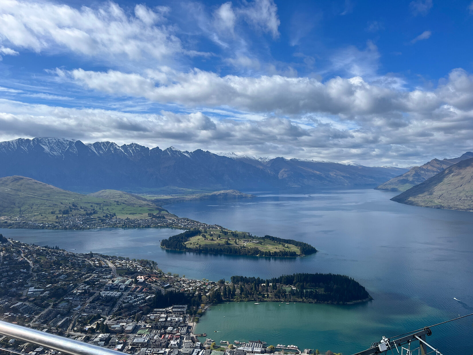 The Ultimate Guide to Queenstown, New Zealand - your fav travel besties!