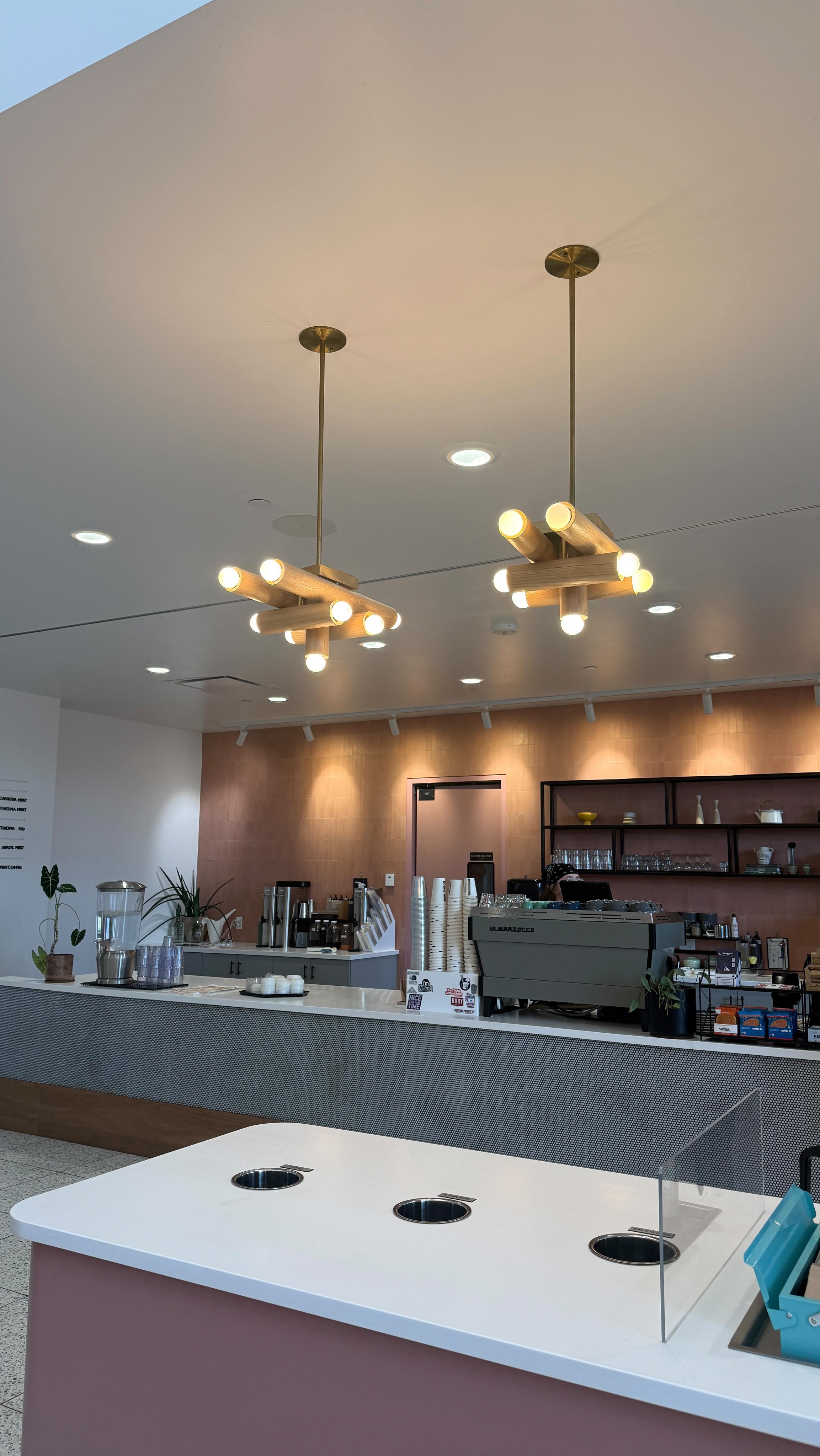 Stumbled upon this hidden gem in Eden Prairie on my way to an appointment, and I think I found my new favorite work spot. ✨

Frgmnt Coffee consistently picks the most stunning locations!!! This one has 
natural light ✔️
endless table space ✔️
cafe drinks and pastries ✔️

perfect coffee date spot and a remote worker’s dream!! 

📍 Frgmnt Coffee | Eden Prairie, MN

Next coffee meetup spot??! 

#visitmn #mnfoodie #cutecoffeeshop #minneapolisbloggers